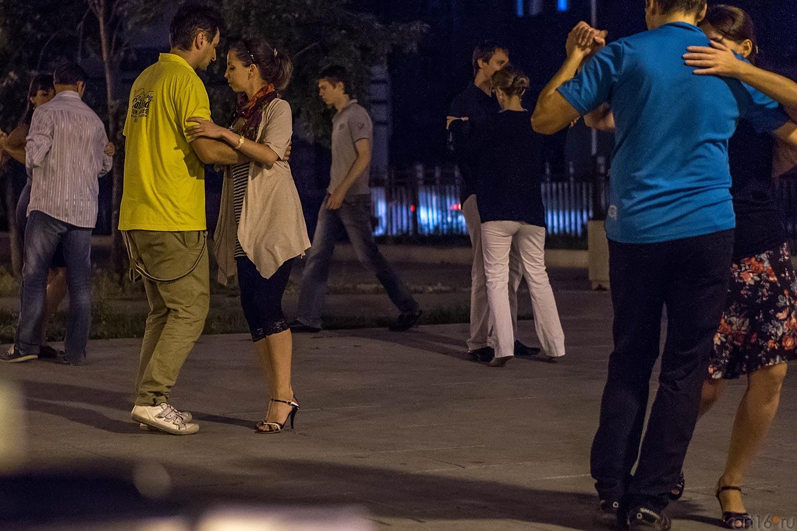 Танго на улице Петербургской, Казань, август 2012::Сальса, Танго на улицах Казани