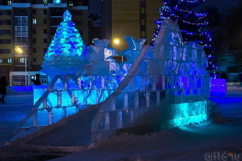 Мостик в ледовом городке, кукольный театр «Экият»::"Старый новый год" , прогулка по Казани