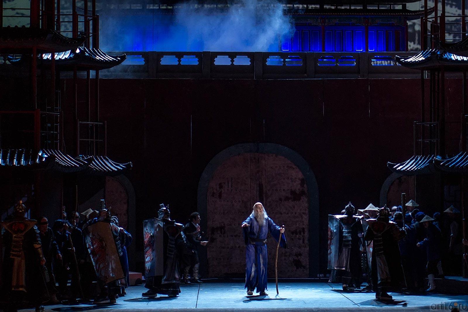 Народ беснуется и хочет крови.  Омон лютует.  Тимур растерян::Опера «Турандот», XXXI Шаляпинский оперный фестиваль