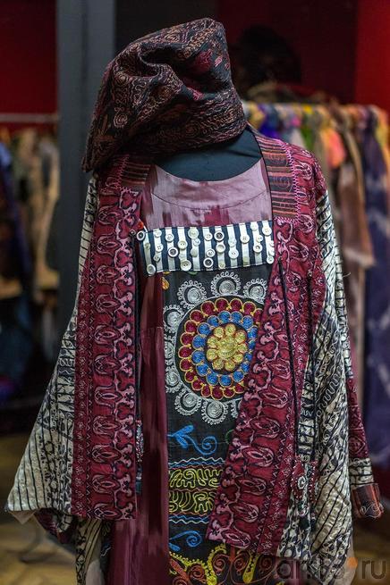 Коллекция этнической одежды производства Арт-студии «Айсель»::Выставка-продажа работ художников Узбекистана «Восточный караван»