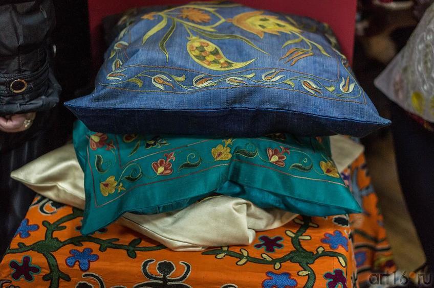 Узбекские подушки-думки::Выставка-продажа работ художников Узбекистана «Восточный караван»