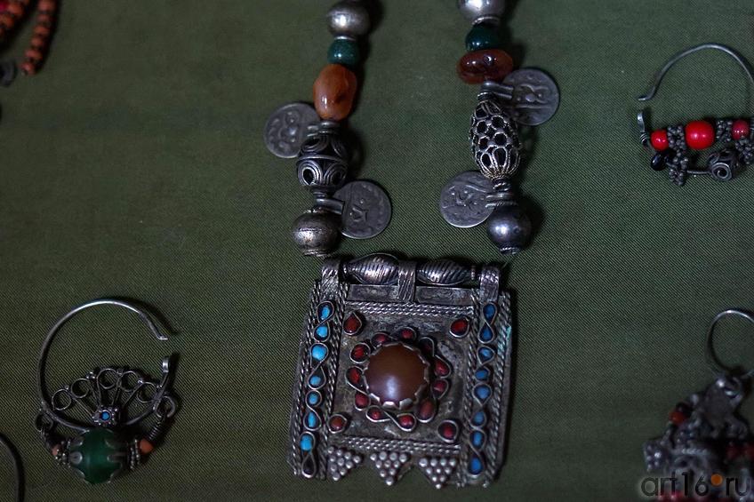 Узбекские ювелирные украшения::Выставка-продажа работ художников Узбекистана «Восточный караван»