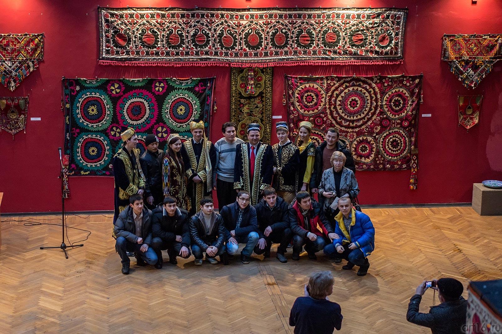 «Восточный Караван», выставка в Галерее современного искусства, 7 февраля 2013::Выставка-продажа работ художников Узбекистана «Восточный караван»