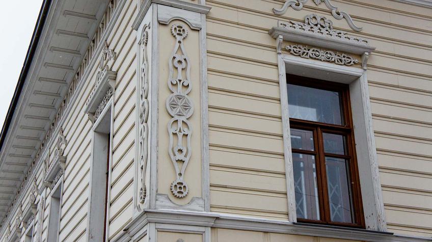 Фрагмент фасада деревянного здания Перми::Прогулка по Перми