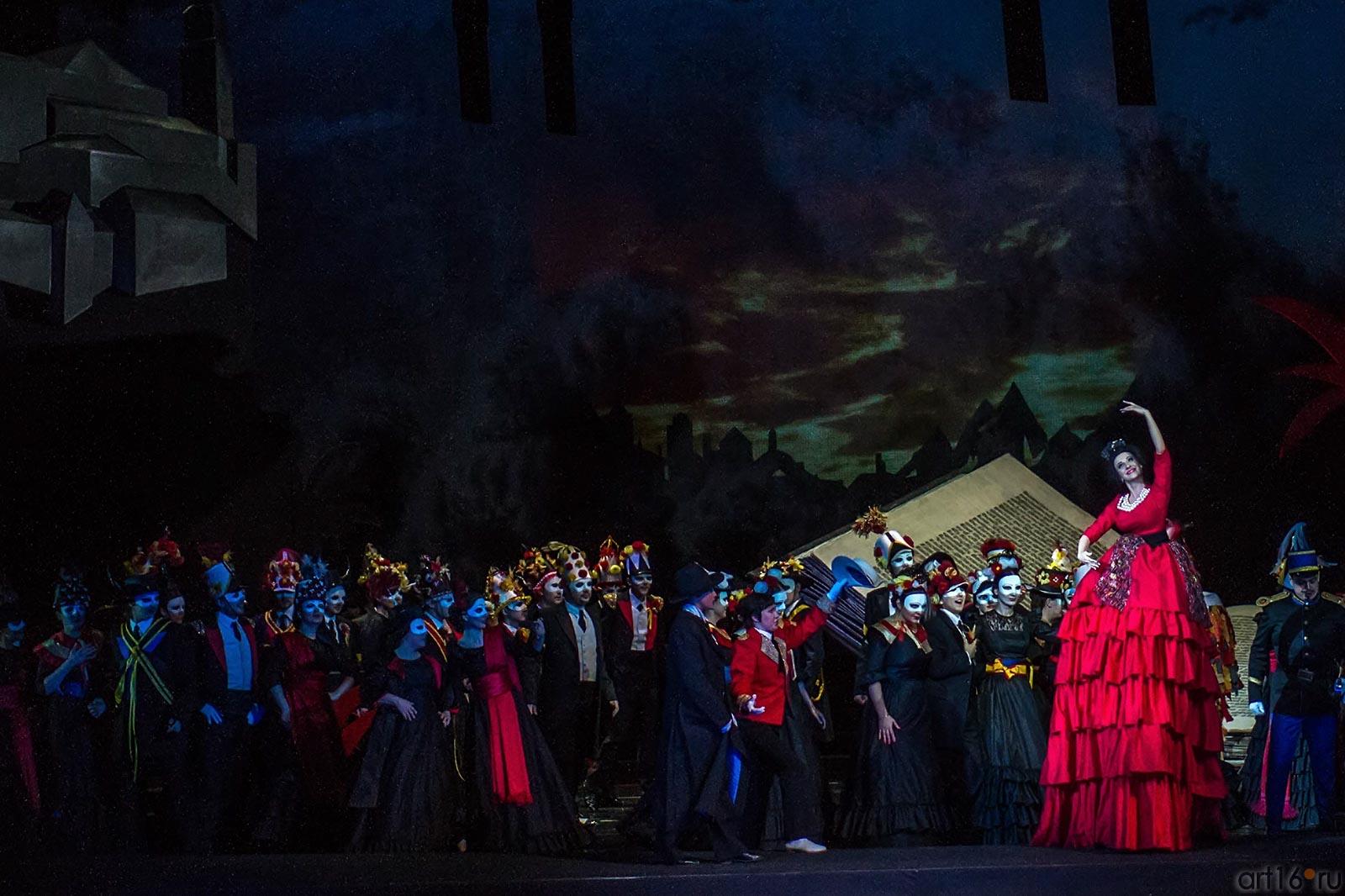 Посетители таверны прославляют прекрасную Дульсинею::Опера «Дон Кихот», XXXI Шаляпинский оперный фестиваль