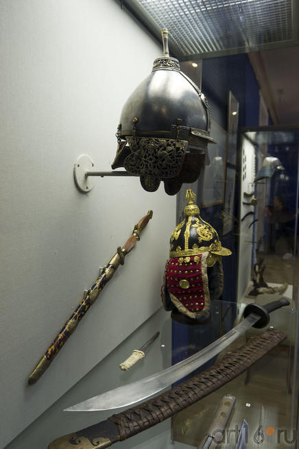 Шлемы, меч, кинжал. Юго-восточная Азия::Художественное оружие из собрания Государственного Эрмитажа