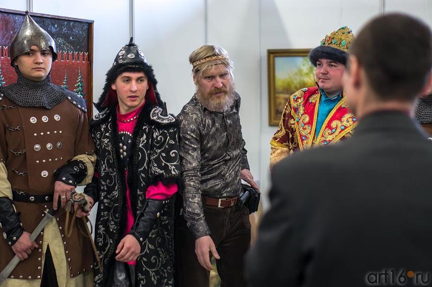 Фото №140073. И добры молодцы, и седовласые старцы на «Арт-галерее. Казань — 2013»