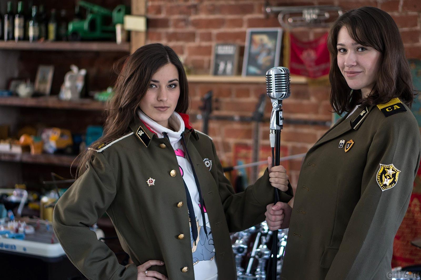 Айназ Гайниева, Алсу Загриева::23 февраля в музее «Соц. быта». Казань — 2013