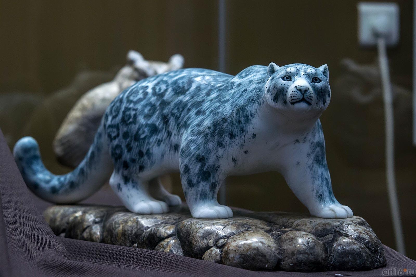 Барс. Ангидрит, краситель::«Роман с камнем» выставка 