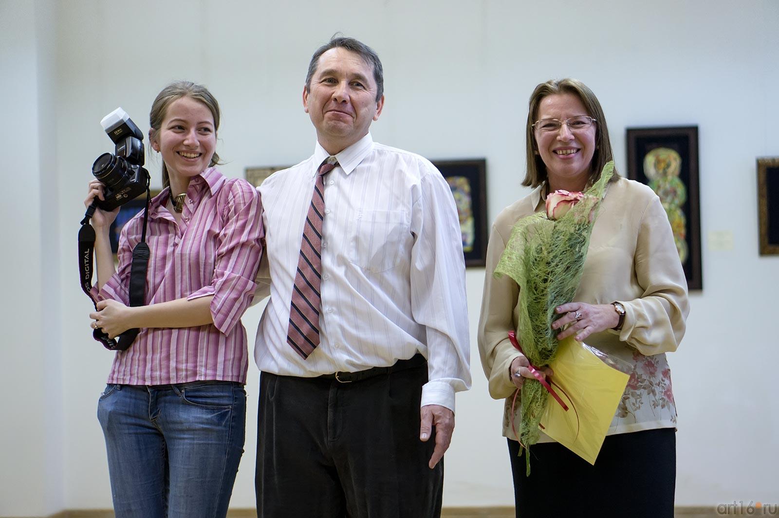 Рената (дочь), Наиль Зинадович Салахов (муж), Любовь Григорьевна Гриценко::Любовь Гриценко: «Краски, рожденные огнем». Художественная эмаль.