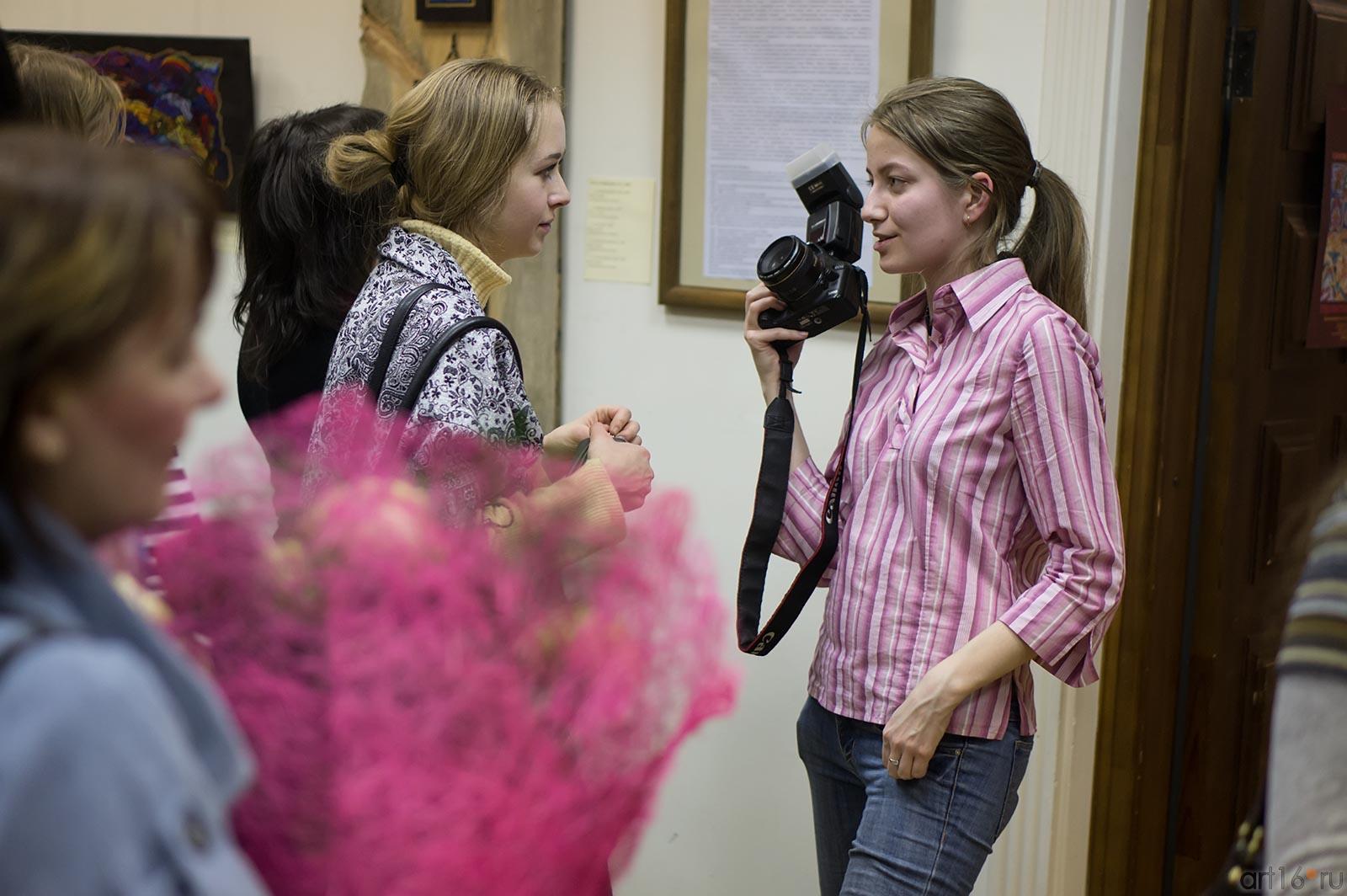 На открытии выставки Любови Гриценко «Краски, рожденные огнем». Художественные эмали::Любовь Гриценко: «Краски, рожденные огнем». Художественная эмаль.