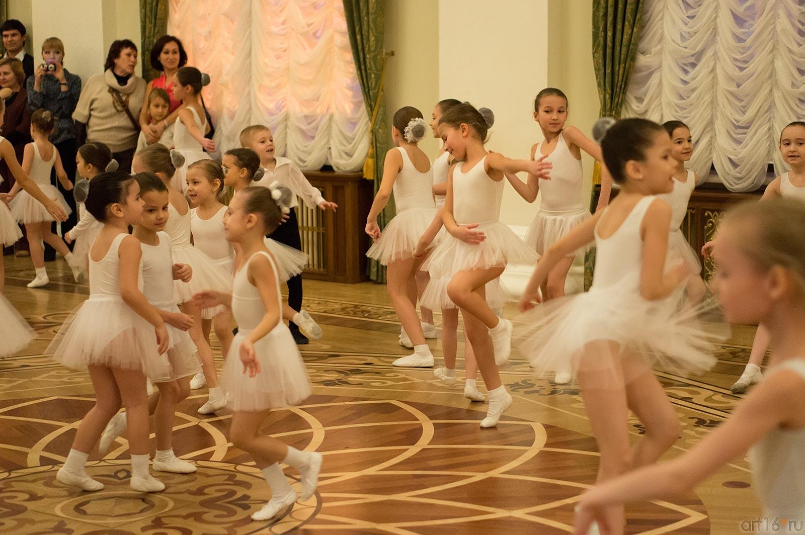 Бал  ʺШколы маленьких лебедейʺ::Юбилейный концерт Казанского хореографического училища "В честь танца"