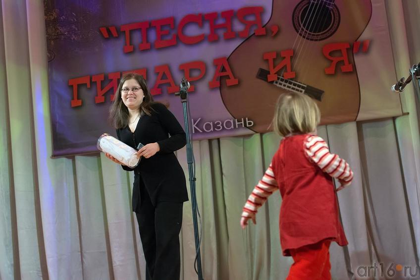 Розыгрыш подарков среди зрителей ::«Песня, гитара и я» - Казань 2013