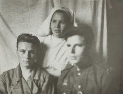 Бабичев А.А. в госпитале (слева)