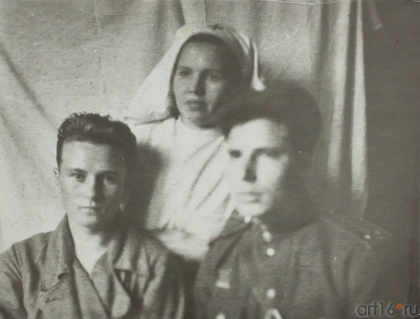 Бабичев А.А. в госпитале (слева)::Никитина Гертруда Александровна