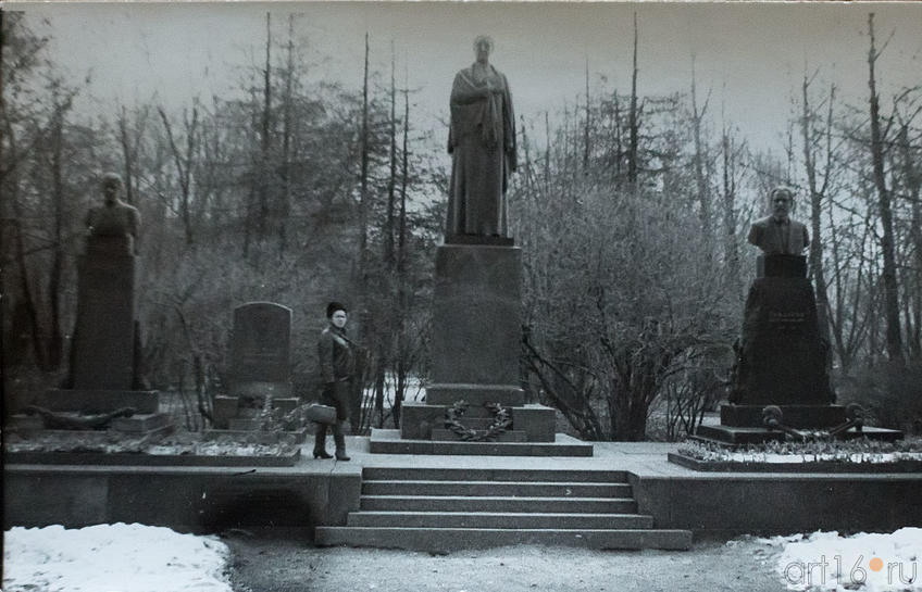 Фото №150399. Похоронен в семейном некрополе Ульяновых на «Литераторских мостках» Волкова кладбища, Санкт- Петербург