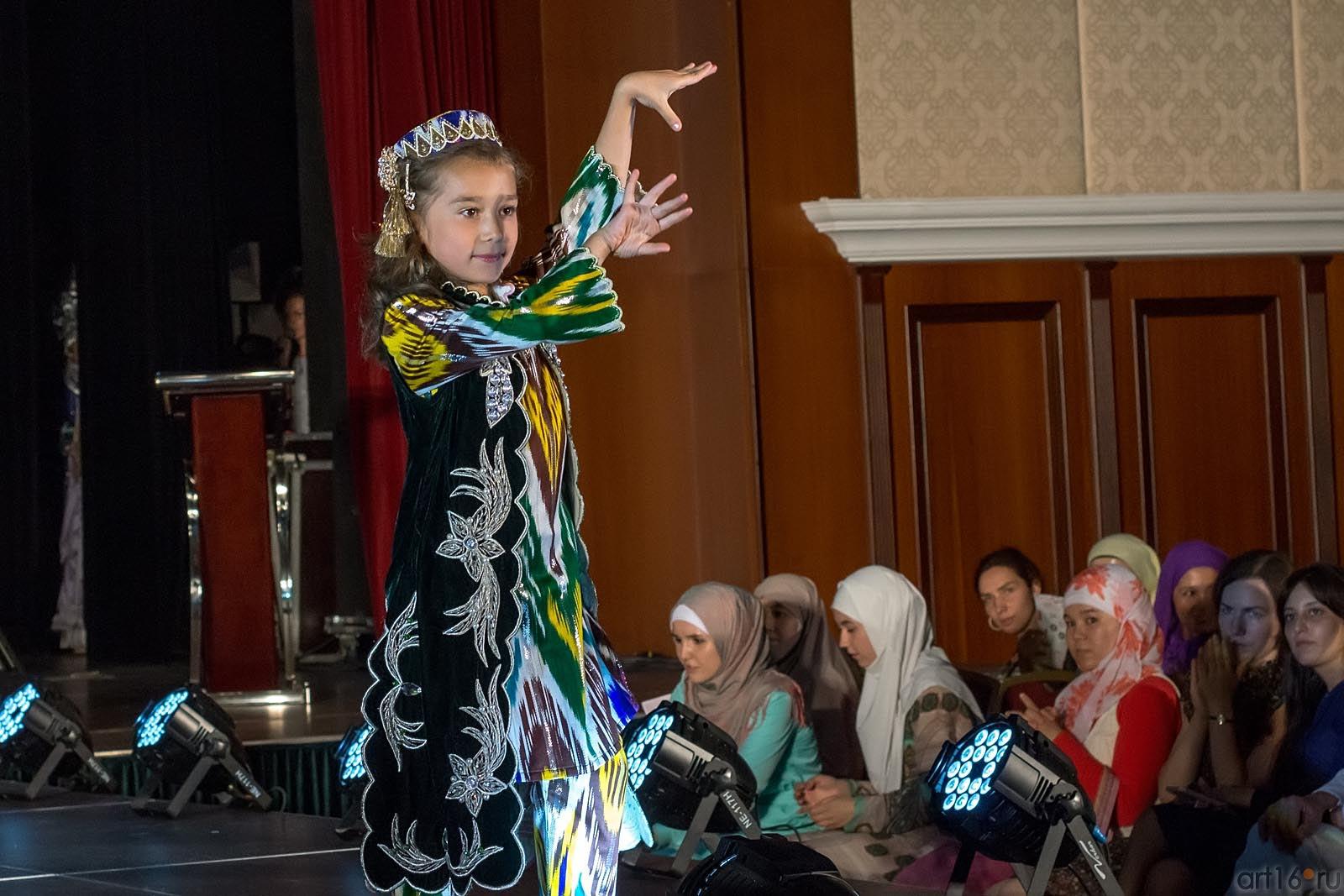 ::Фестиваль дизайнеров мусульманской одежды. Казань 2013