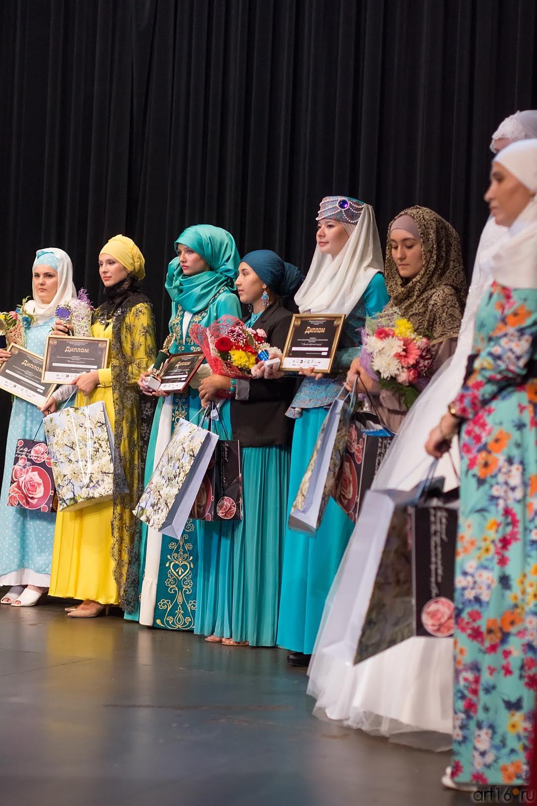 ::Фестиваль дизайнеров мусульманской одежды. Казань 2013