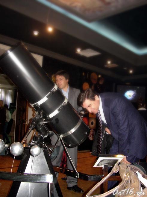 У интерактивного телескопа::Открытие музея