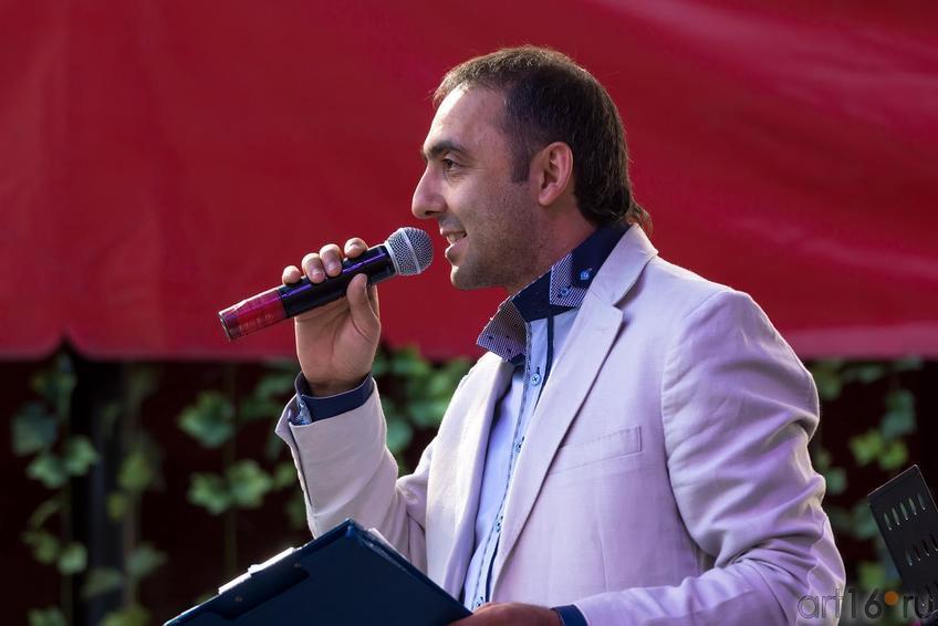 Игорь Дабакаров, ведущий первого концерта фестиваля еврейской музыки::II Международный фестиваль еврейской музыки. Казань 2013