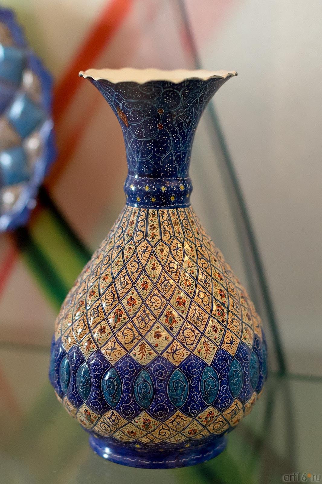 Декоративная ваза с орнаментом::Выставка «Неделя дружбы женщин Ирана и Татарстана»