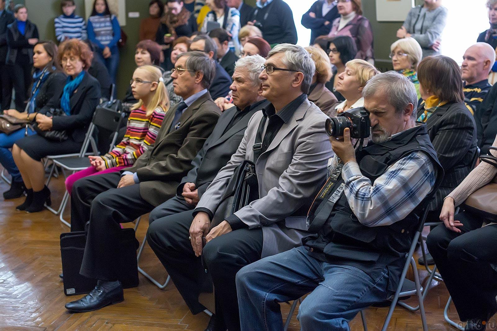 На открытии выставки Мариуса Бауэра::Открытие выставки Мариуса Бауэра