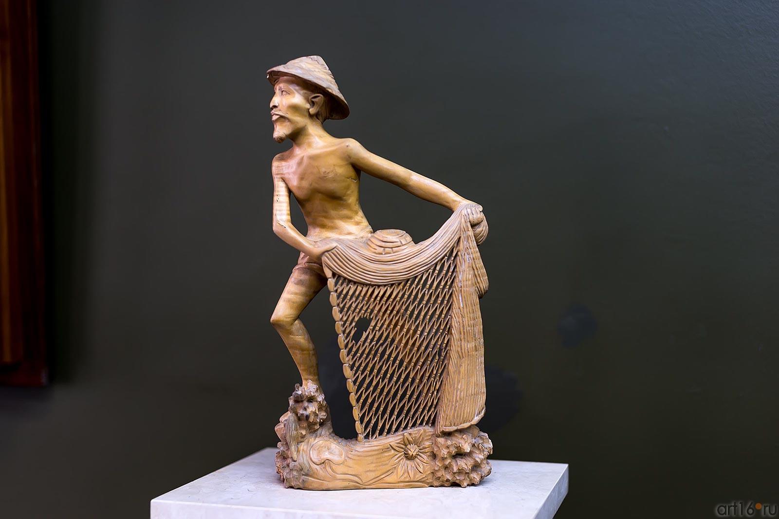 Скульптура «Рыбак с СЕТЬЮ»  XX в. Индонезия::Открытие выставки Мариуса Бауэра