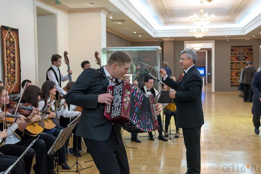 Крымские мелодии  на выставке в Хазинэ::Выставка «Искусство крымских татар»