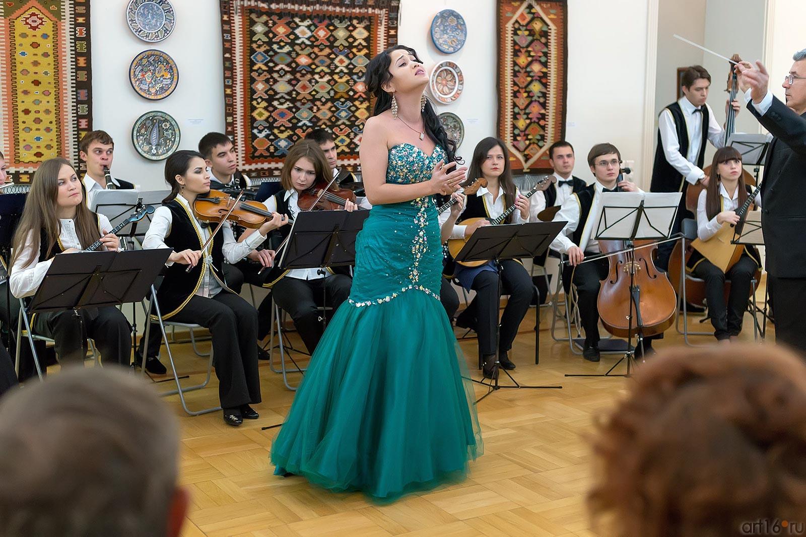 Гульнор::Выставка «Искусство крымских татар»