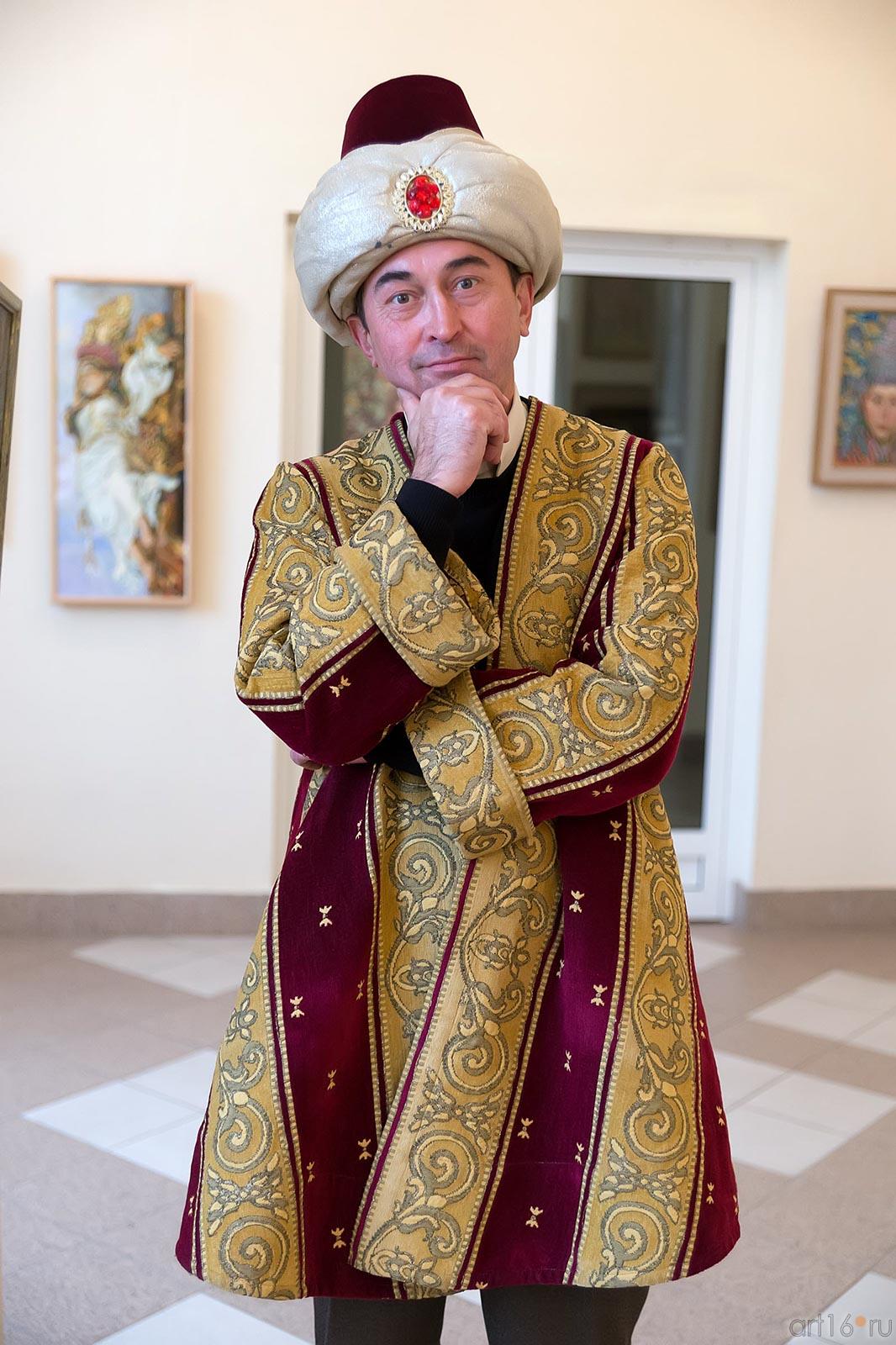 ::Открытие-закрытие выставки Анвара Сайфутдинова