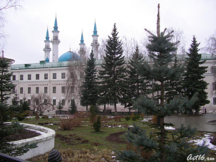 Сквер перед Архиерейским домом::Прогулки по Кремлю