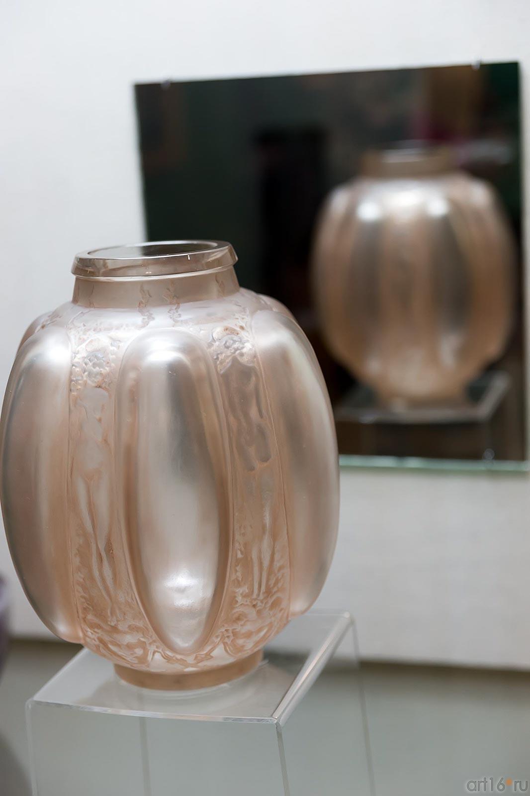 РЕНЕ ЛАЛИК 1860-1945 Ваза с шостью женскими фигурами.::Выставка «Французские импрессионисты и их эпоха» из собрания Государственного Эрмитажа