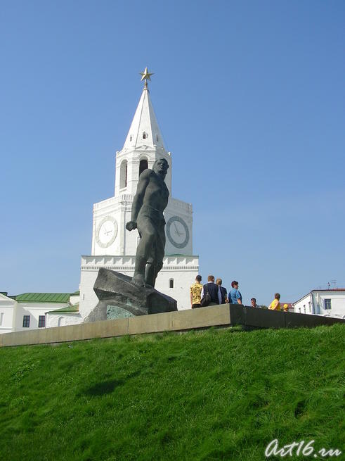 Спасская башня и памятник Мусе Джалилю::Прогулки по Кремлю