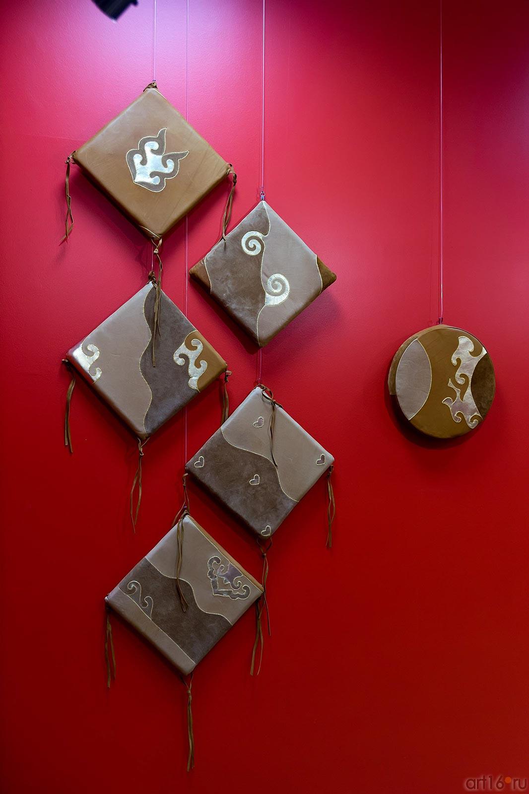 ::Наиля Кумысникова. Кожаная мозаика