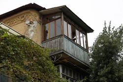 Балкон на доме в Ялте