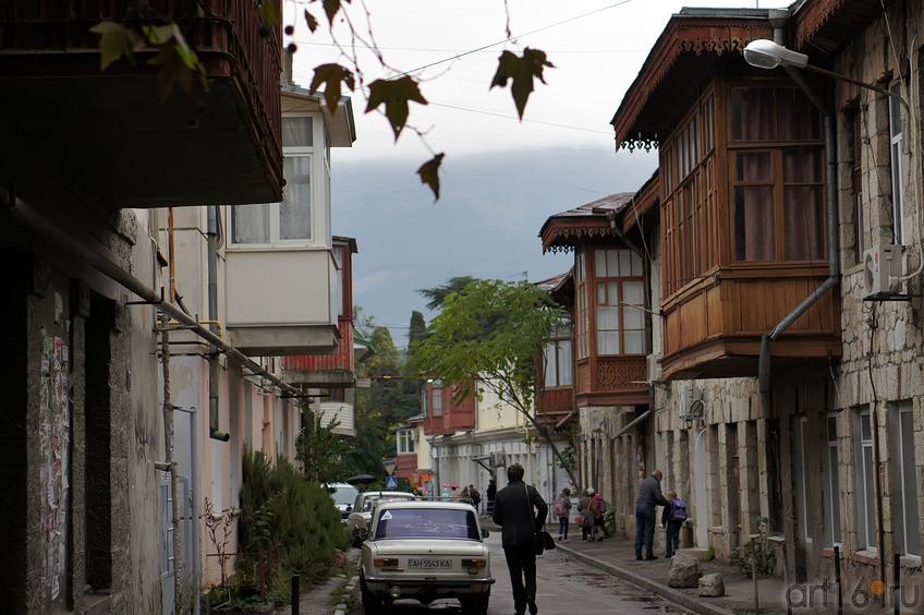 По улице Заречной в Ялте::Ялта