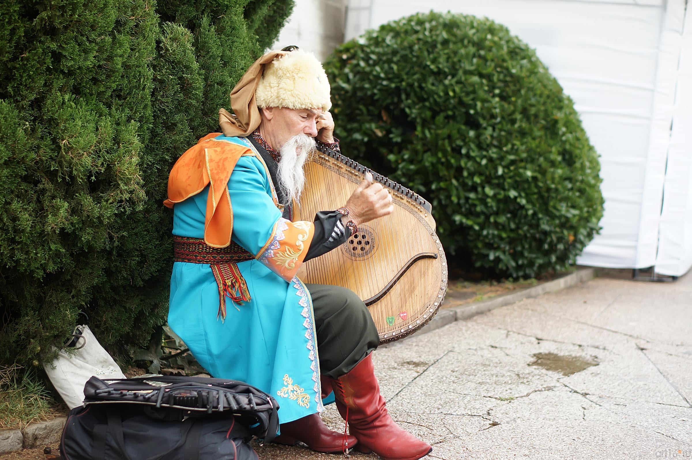 Люди в парке. Ливадийский парк, Крым::Парк в Ливадии