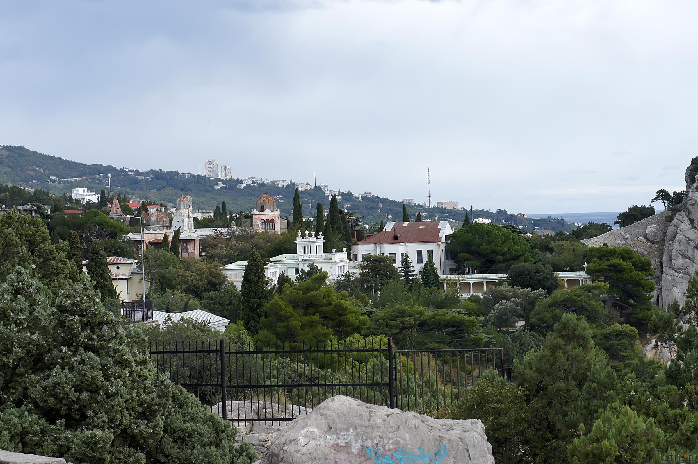 Вид на Симеиз сверху::Симеиз