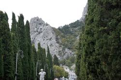 Кипарисовая аллея, гора Кошка (фрагмент)