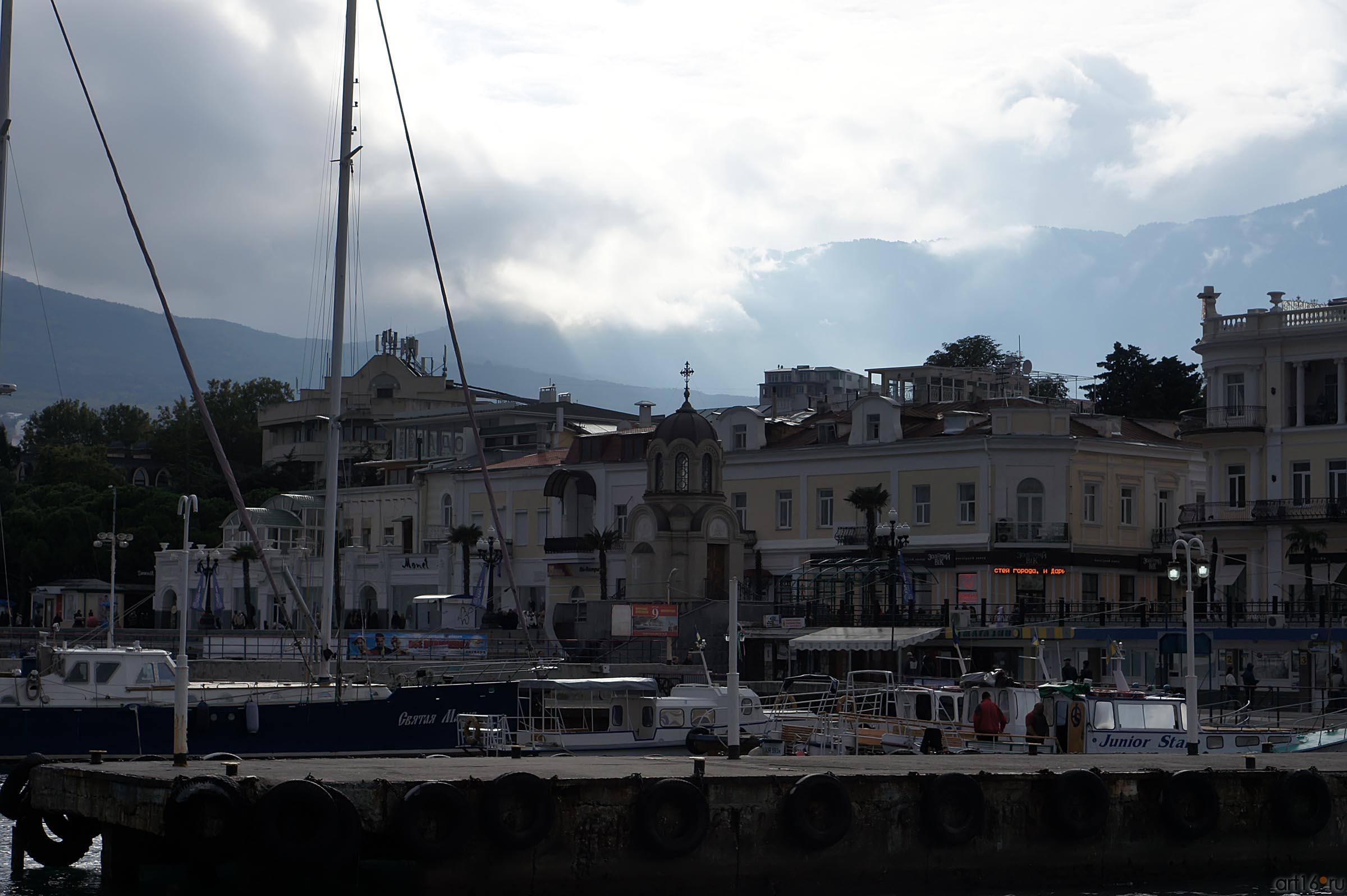 Морской причал. Ялта::Ялта