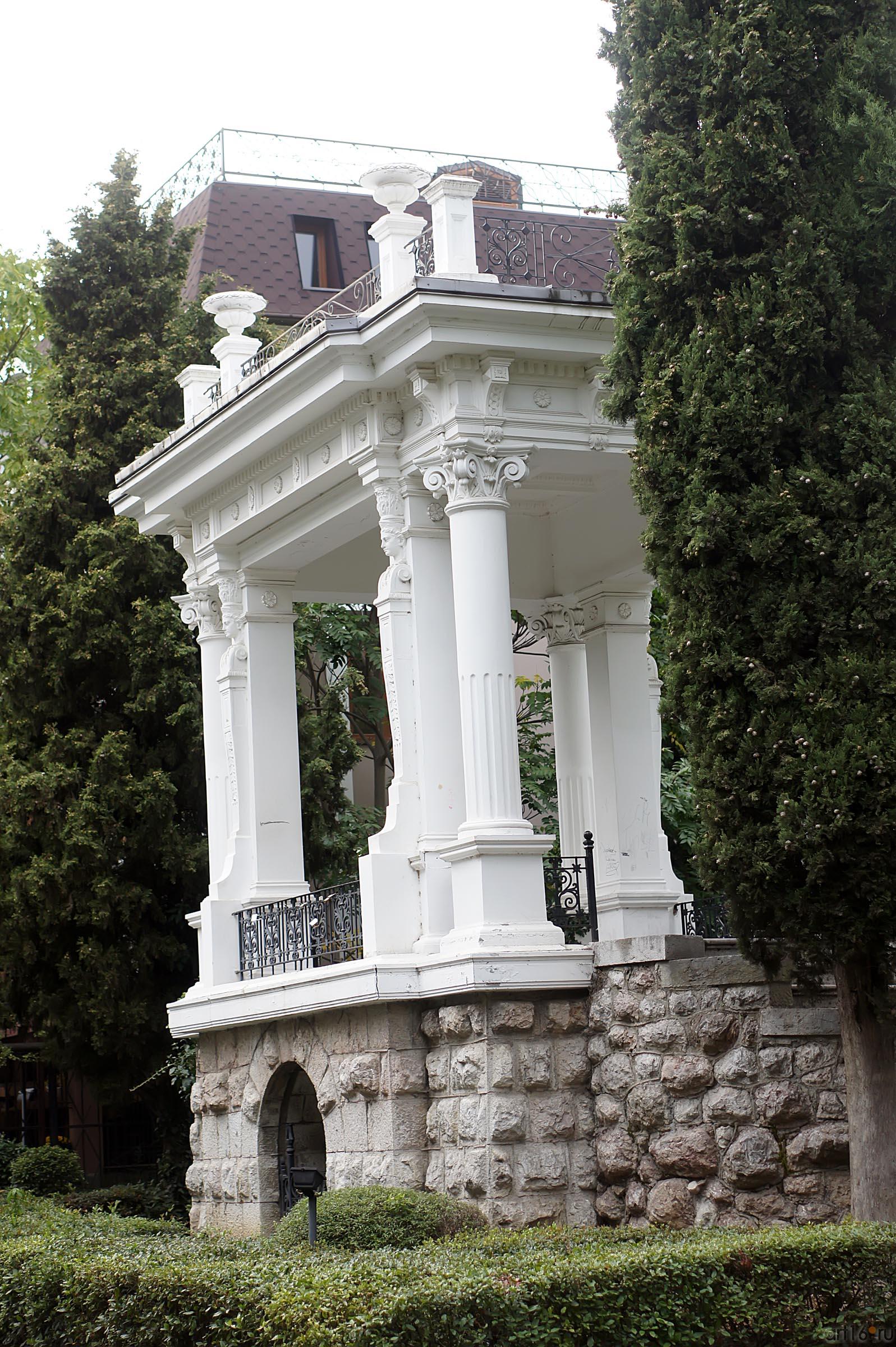 Пушкинская беседка (архитектор Краснов) на Пушкинском бульваре::Ялта