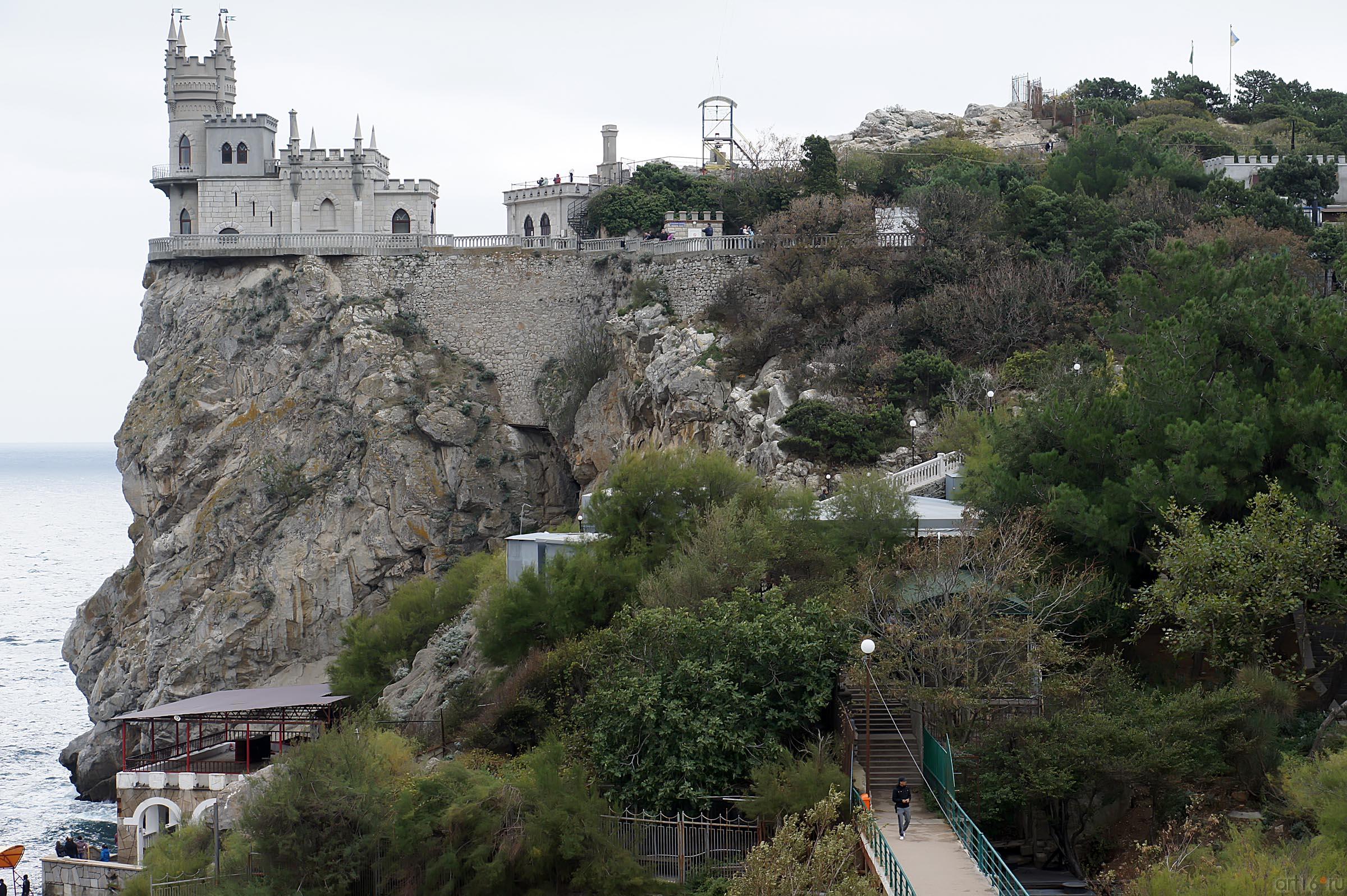 Ласточкино гнездо. Вид со смотровой прлощадки::Ласточкино гнездо