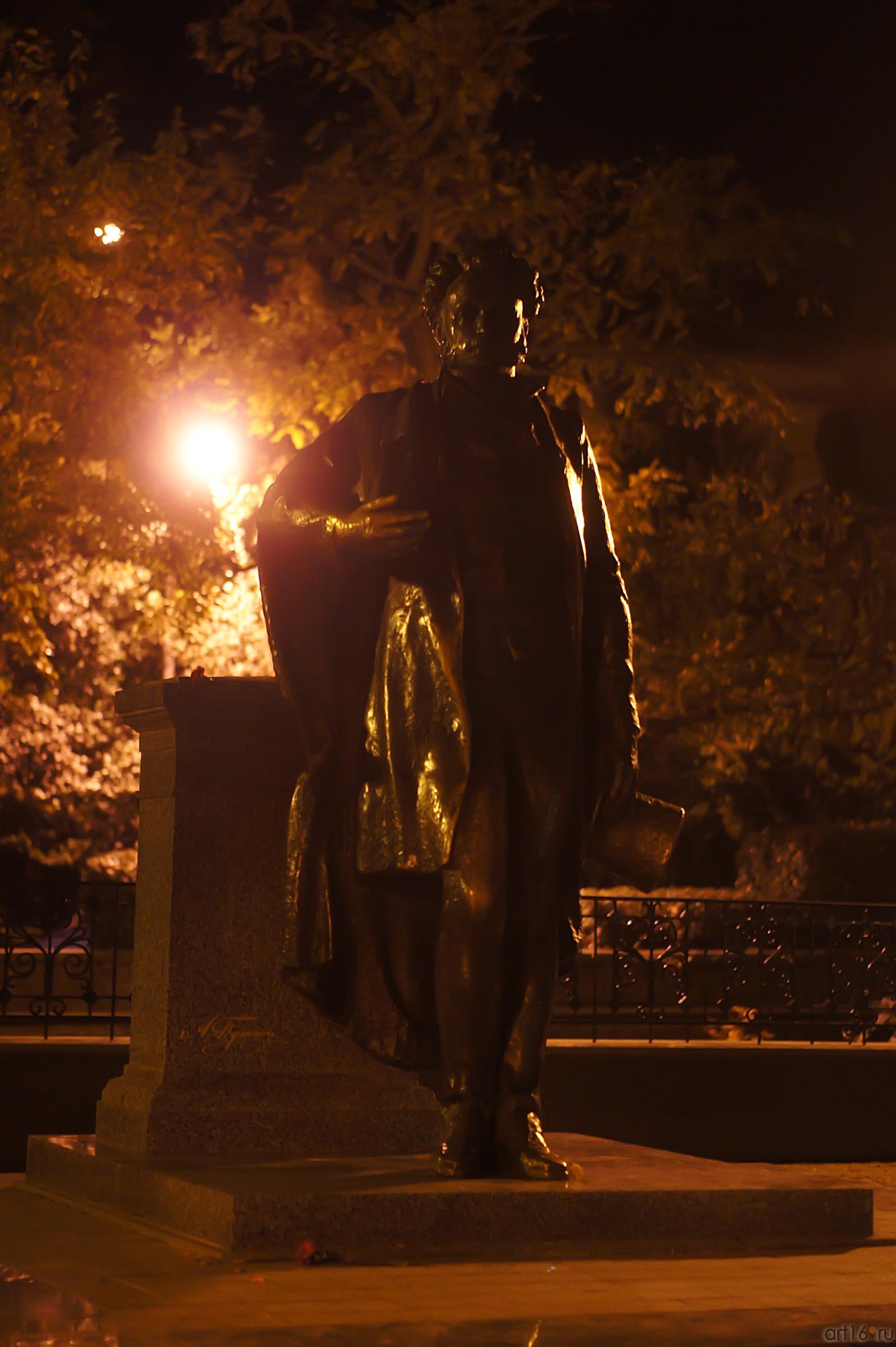 Памятник Пушкину. Ялта. Вечер::Ялта