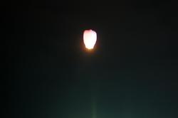 Вечер на набережной. Ялта. Китайский фонарик в небе