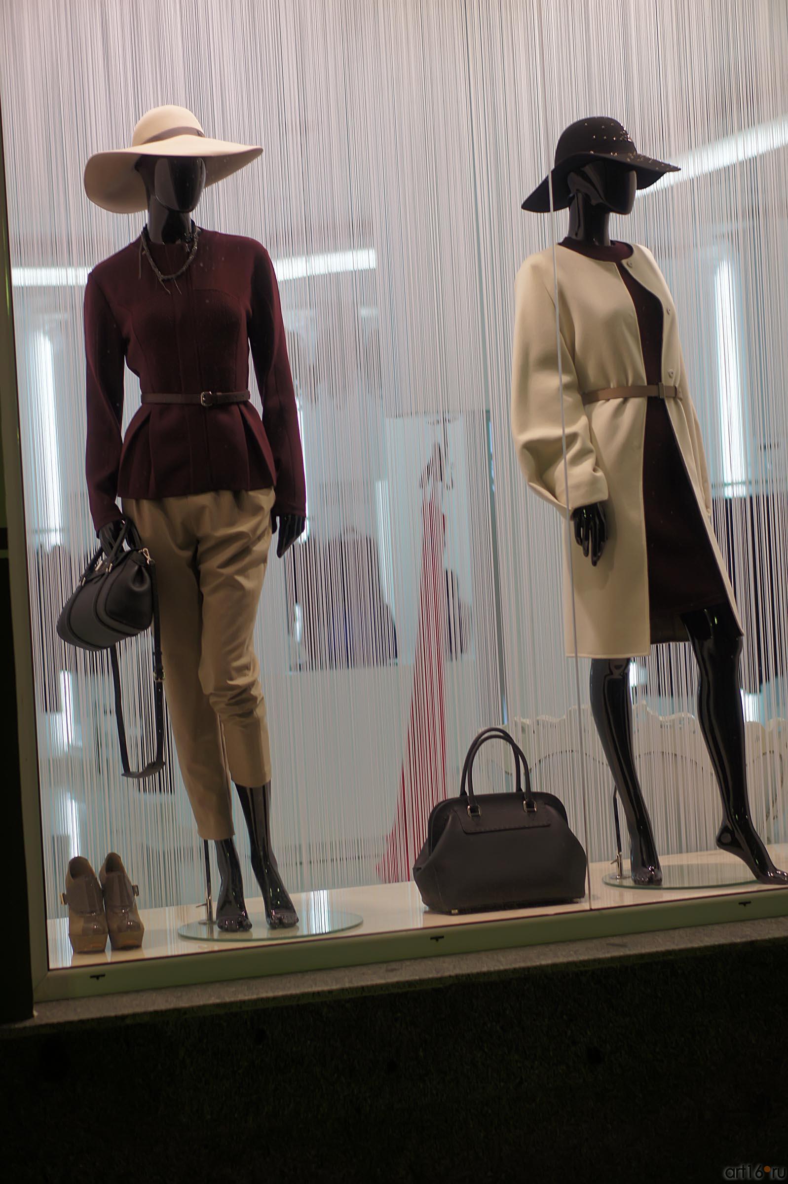 Витрины Бутиков. Ялта, набережная::Ялта