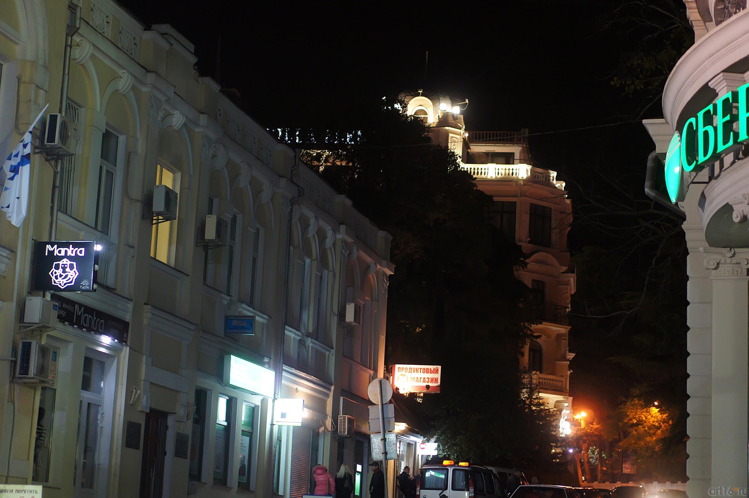 На набережной Ялты. Вечер::Ялта