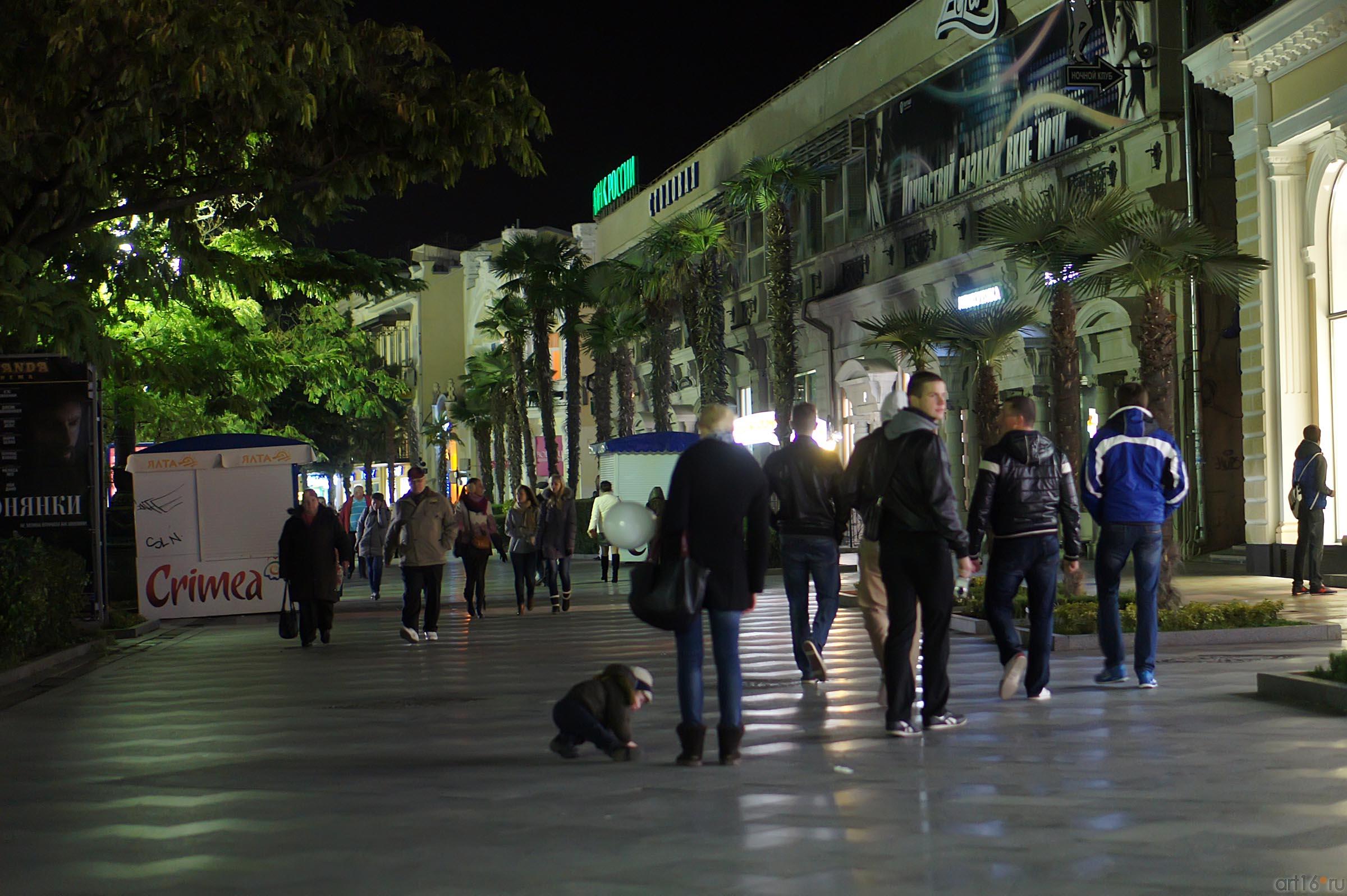 На набережной Ялты. Вечер::Ялта