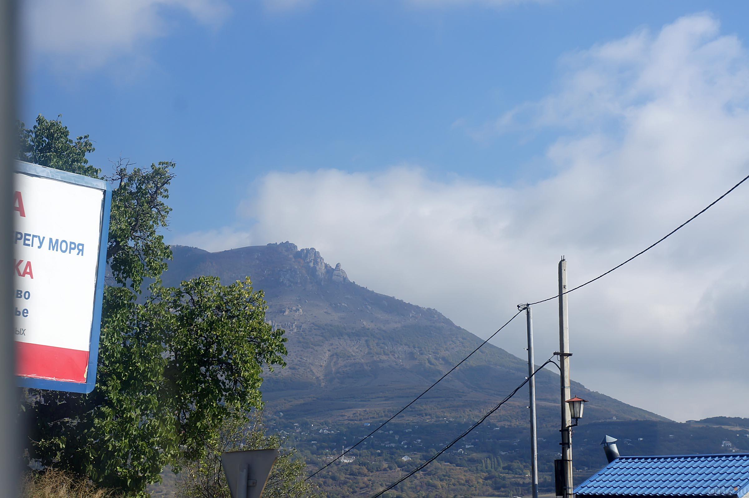 Виды Крыма из окна автобуса:: Дорога в аэропорт Симферополя