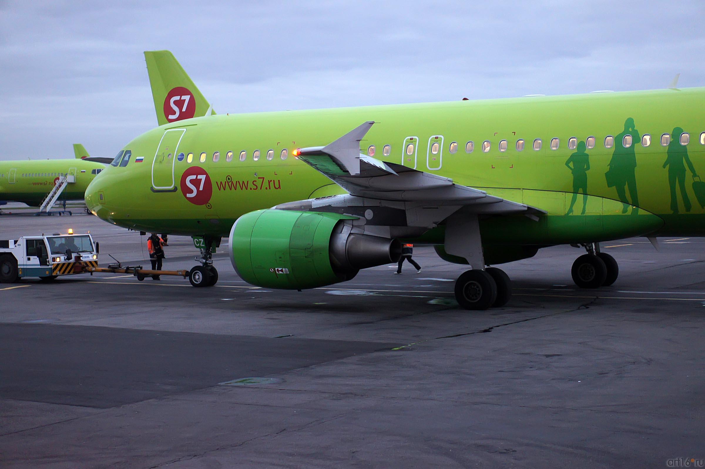 Самолет в  симферопольском аэропорту:: Дорога в аэропорт Симферополя