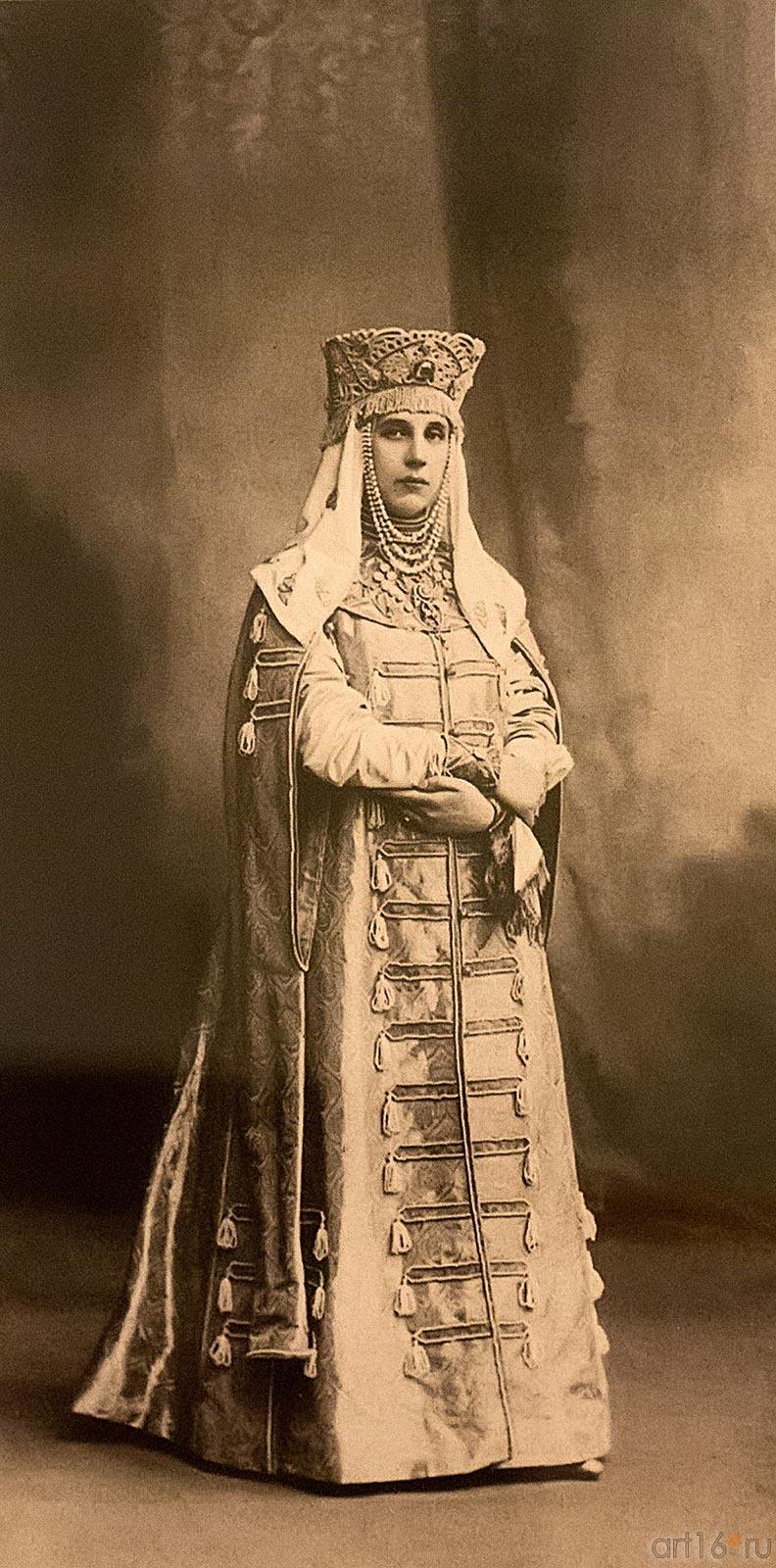 С. Левицкий Графиня Елизавета Васильевна Мусина - Пушкина, рожд. Графиня Капнисть в костюме боярыни XVII::Костюмированный бал в Зимнем дворце. Санкт-Петербург, 1903. Фотовыставка